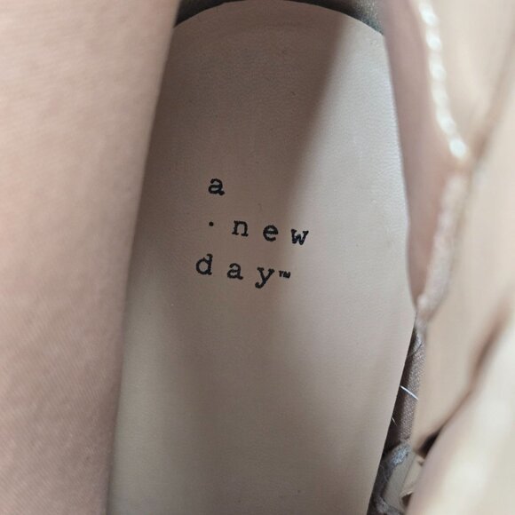 Elegant Tan Ankle Boots - Picture 12 of 12